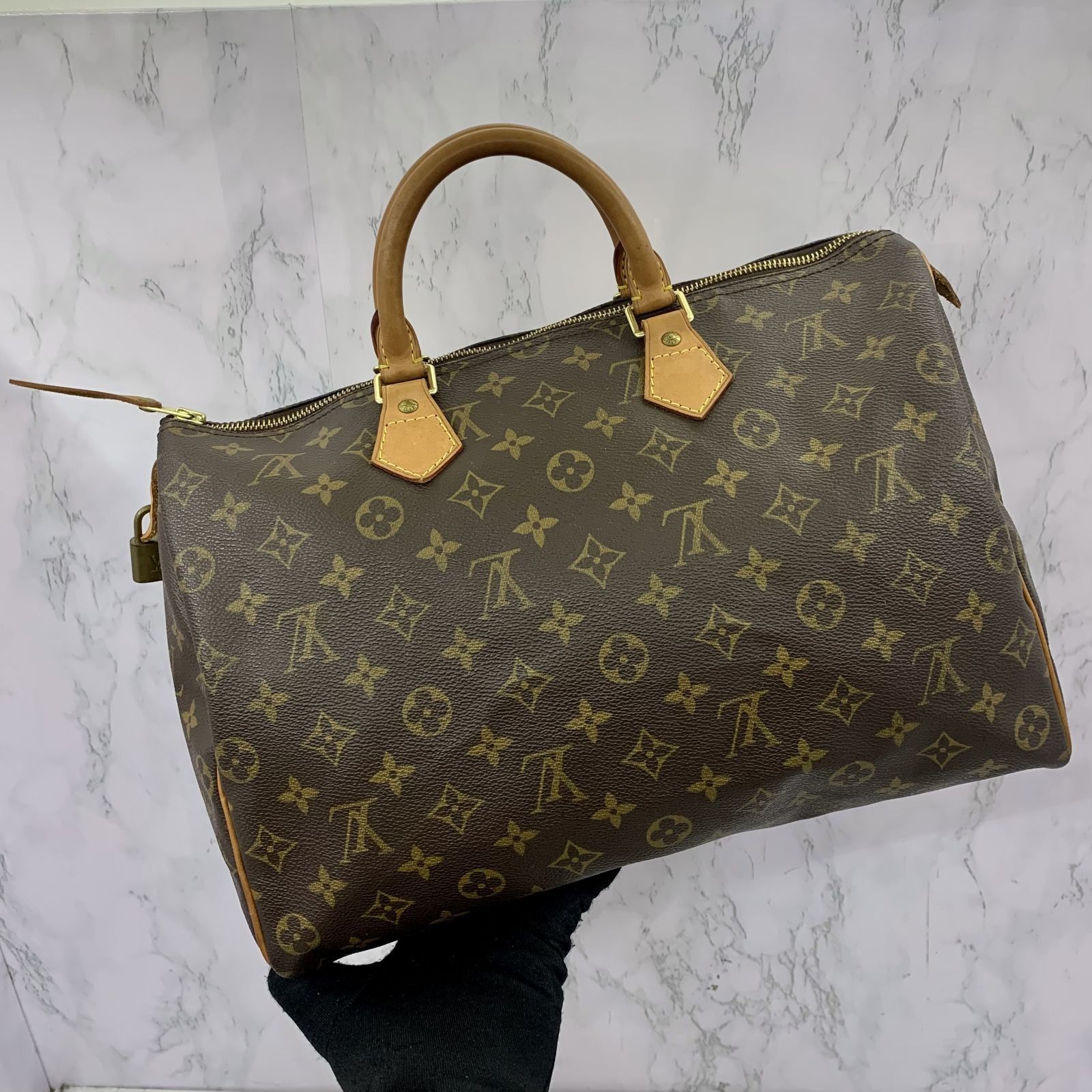 LV Speedy 25 Monogram Louis Vuitton Vintage, Luxury, Bags & Wallets on  Carousell