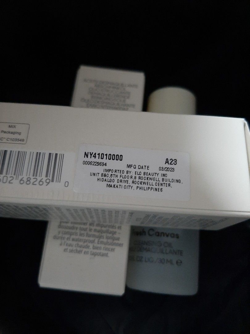 Mac Hyper Real Fresh Canvas Cleansing Oil (Category: Face Care) located in Quezon City. Submitted by decluttering_helpmeee (Listing ID 1255277139, Image 2). Description: Brandnew. 30ml. Boxed. Srp is 1200 sa Lzd. I have 2 extra stocks. Pics ctto.