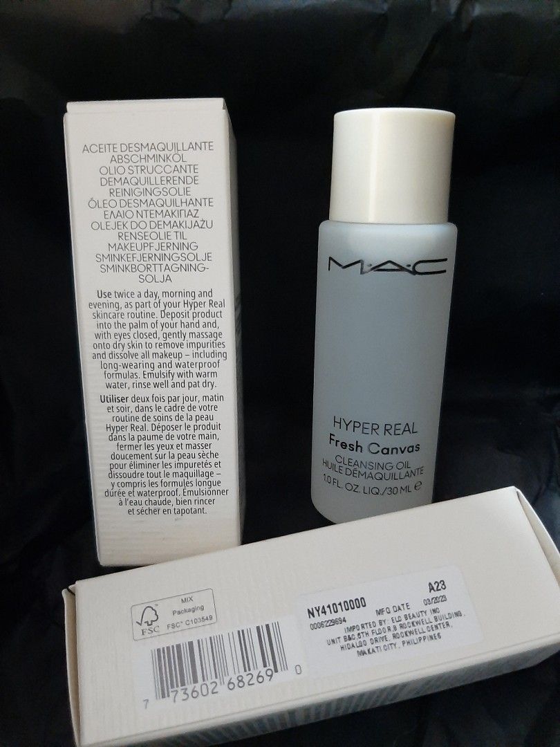 Mac Hyper Real Fresh Canvas Cleansing Oil (Category: Face Care) located in Quezon City. Submitted by decluttering_helpmeee (Listing ID 1255277139, Image 1). Description: Brandnew. 30ml. Boxed. Srp is 1200 sa Lzd. I have 2 extra stocks. Pics ctto.