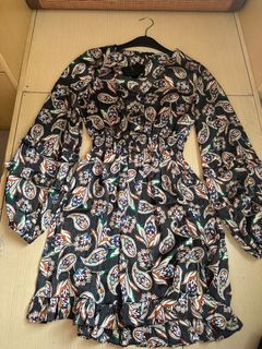 Maje with tag size 36 Printed paisley satin ruffled cocktail dress  evening 佩斯利印花絲緞連衣裙 Sandro Dior paris 