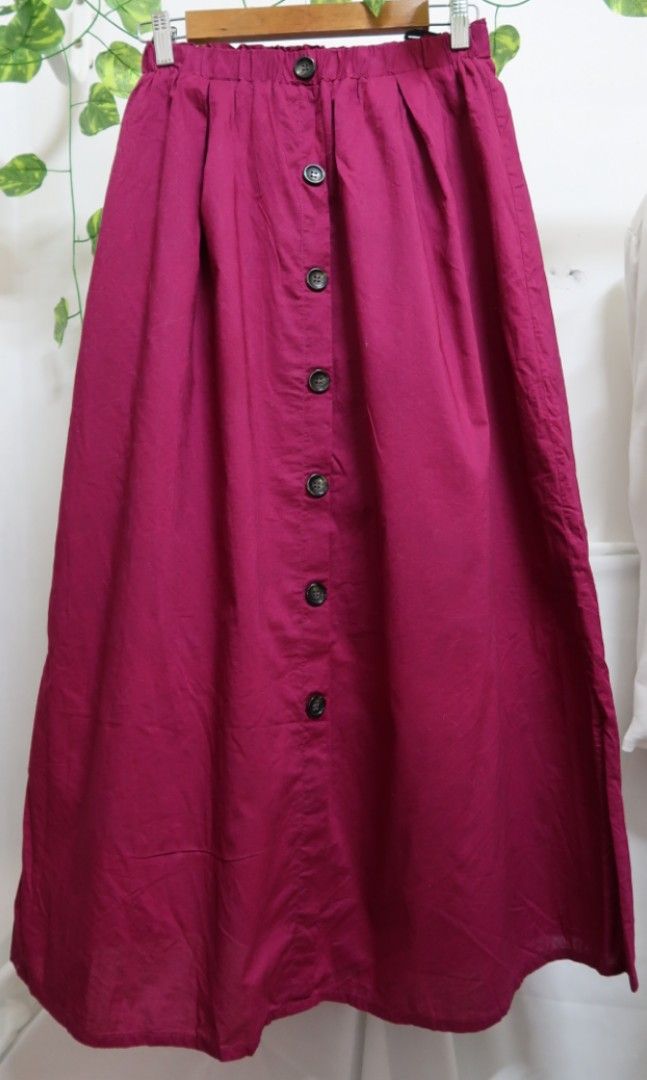 Maroon skirt with buttons down front online