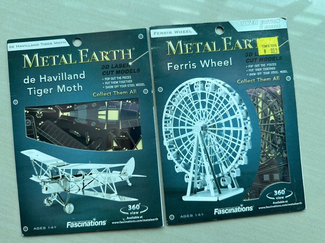 Metal Earth Ferris Wheel and de Havilland Tiger Moth, Hobbies & Toys