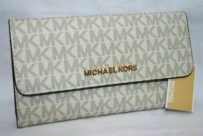 MK Trifold Wallet (Category: Wallets & Card holders) located in Mabalacat. Submitted by maiyasluxurybagshoppe (Listing ID 1255212182, Image 3). Description: .