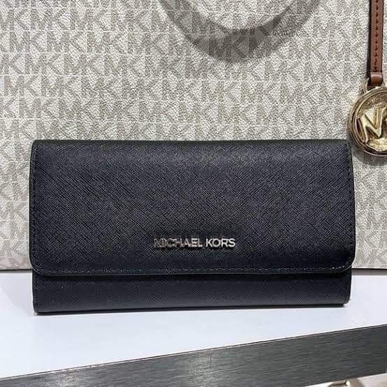 MK Trifold Wallet (Category: Wallets & Card holders) located in Mabalacat. Submitted by maiyasluxurybagshoppe (Listing ID 1255212182, Image 2). Description: .