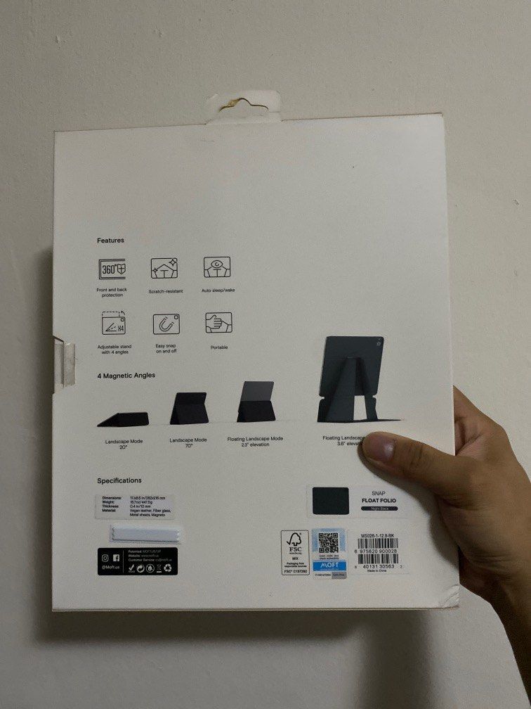 Moft Snap Float Folio (Category: Cases & Sleeves) located in Singapore. Submitted by lwc90 (Listing ID 1255352657, Image 2). Description: Got it as a gift but do not think is useful for me..