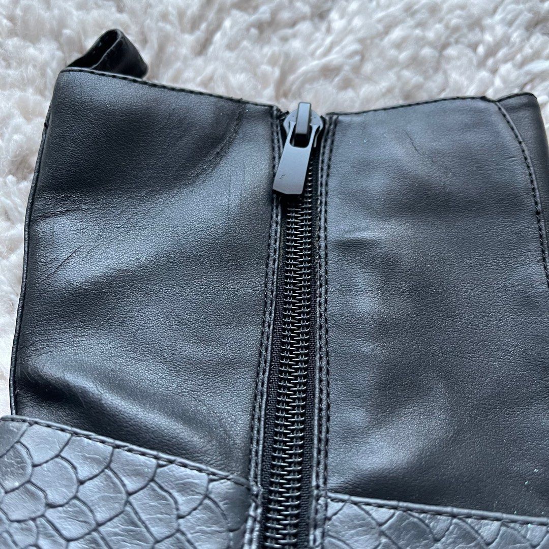 NEW with DEFECTS charles & keith black calf length high heel boots, Women's Fashion, Footwear