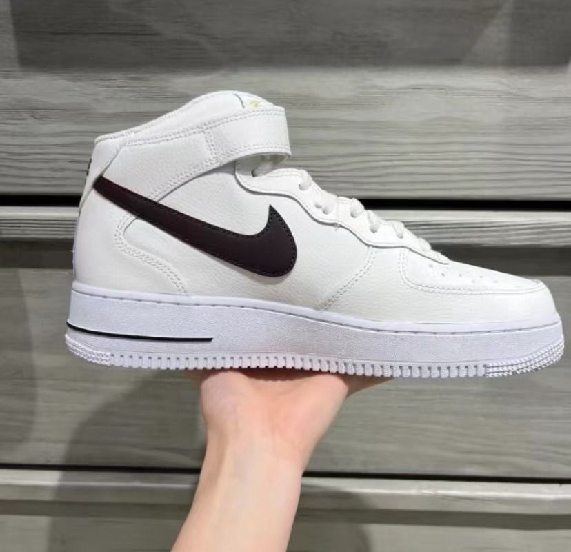 Air force one mid black white hot sale