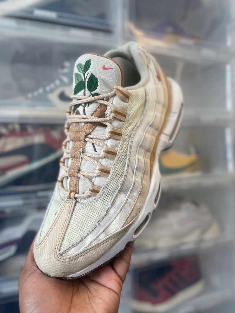 Air max 95 on feet gold hot sale