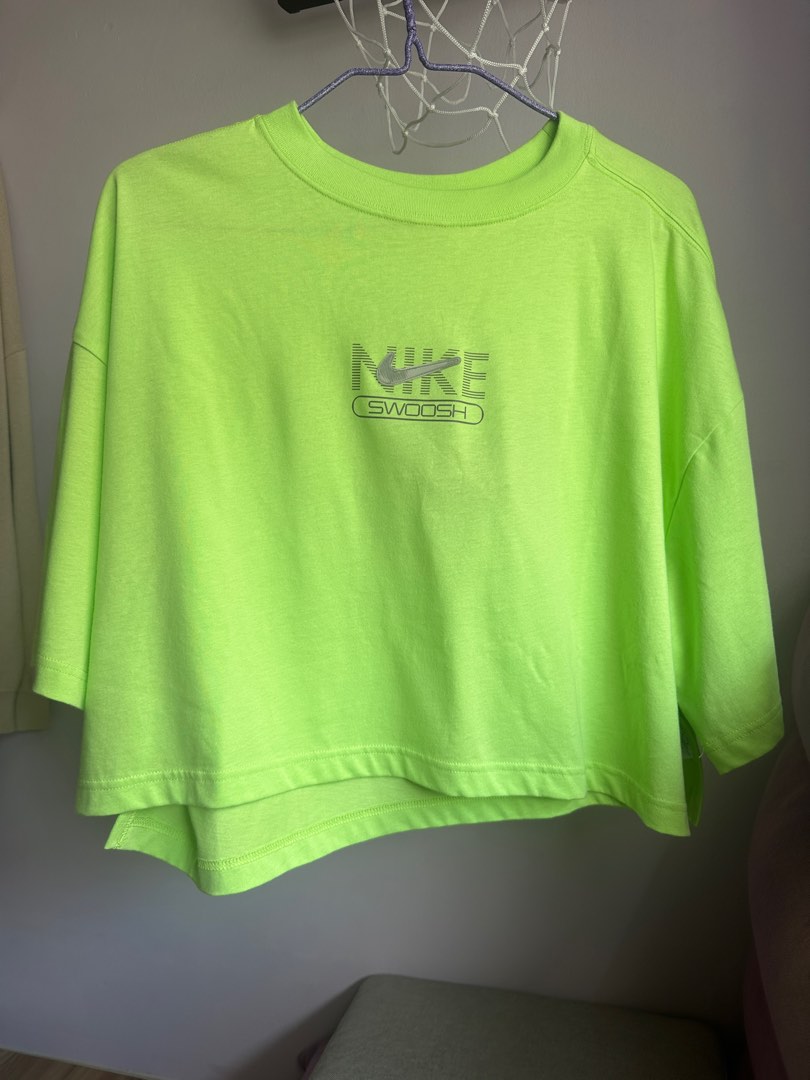 nike crop top, Women's Fashion, Tops, Shirts on Carousell