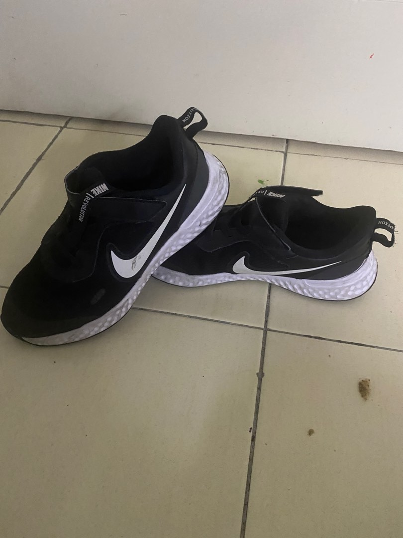 childrens nike shoes online