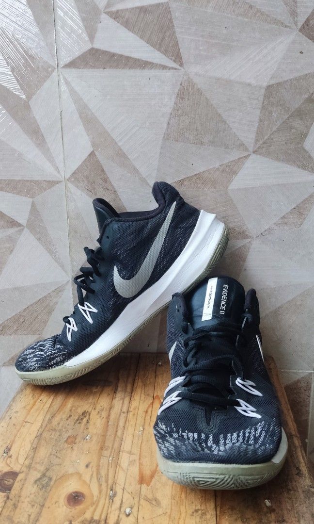 Nike zoom evidence 2 Fesyen Pria Sepatu Sneakers di Carousell