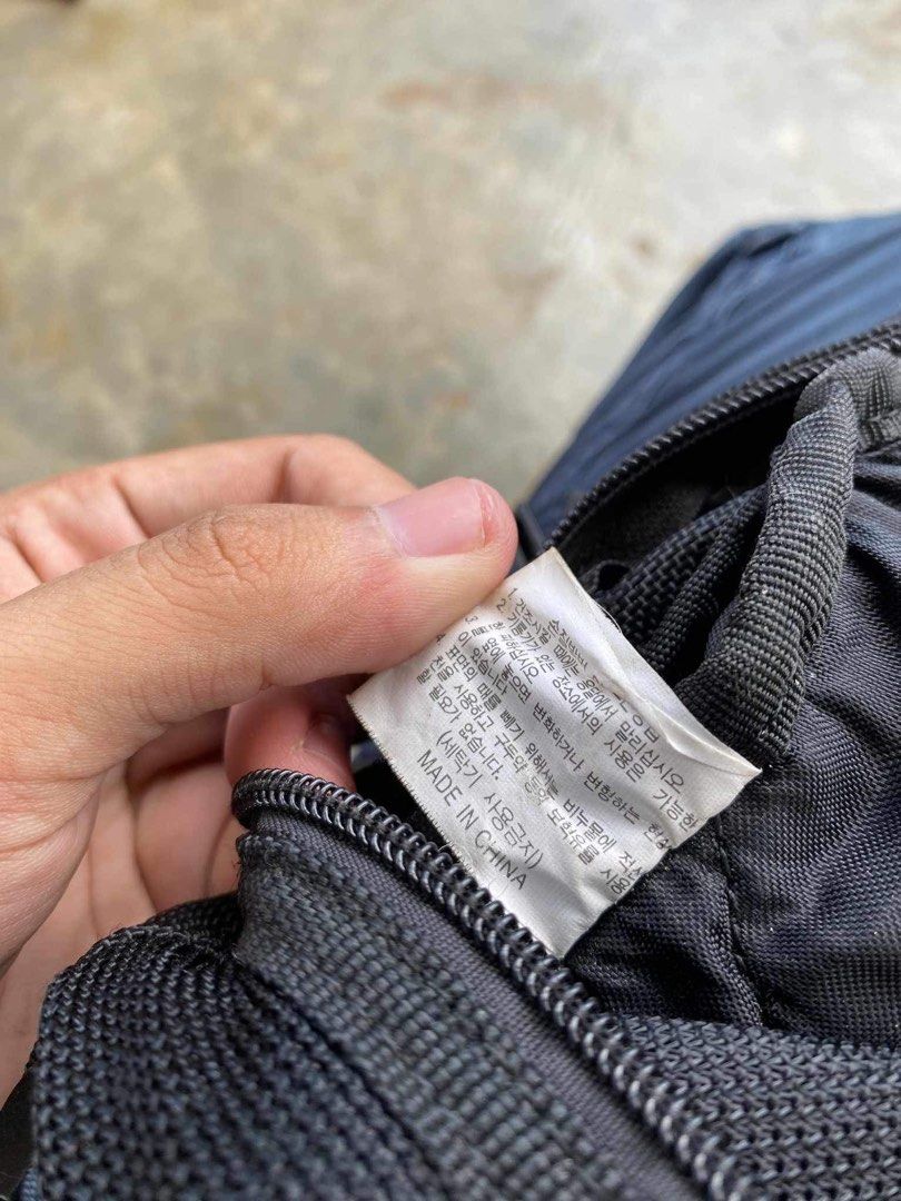How to Fix a Stuck Zipper on Jeans