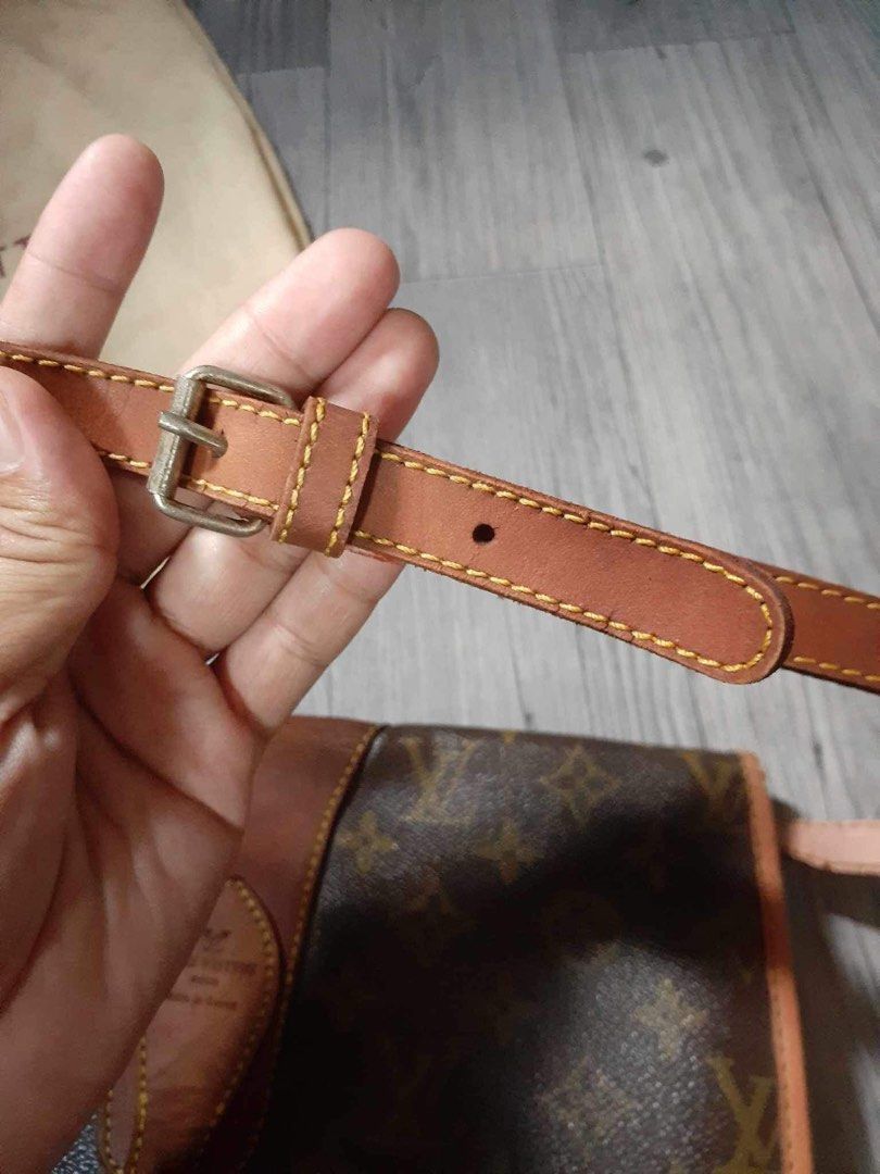 lv sling bag (Category: Luxury Bags & Wallets) located in Talisay, Batangas. Submitted by okineaxy (Listing ID 1255200339, Image 3). Description: What you see is what you get Has minor flaws as seen in picture Please kindly check all the photos No rwturn no exchnge .