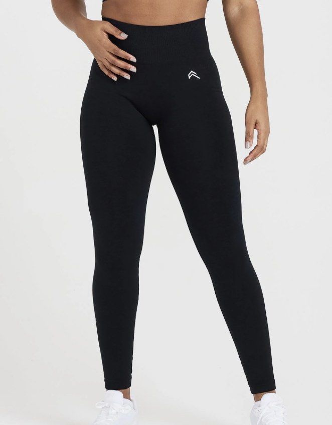 Oner Active Classic Seamless Leggings in Black (Short), Men's Fashion,  Activewear on Carousell
