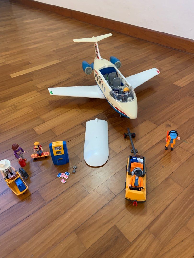 Playmobil aircraft tug 2025