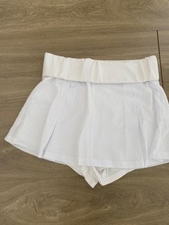 Preloved Rok Tenis warna Putih Medium (fit to Small Size)