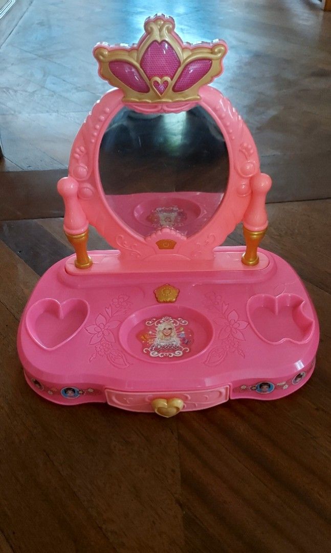 Princess vanity mirror for kids, Hobbies & Toys, Toys & Games on Carousell