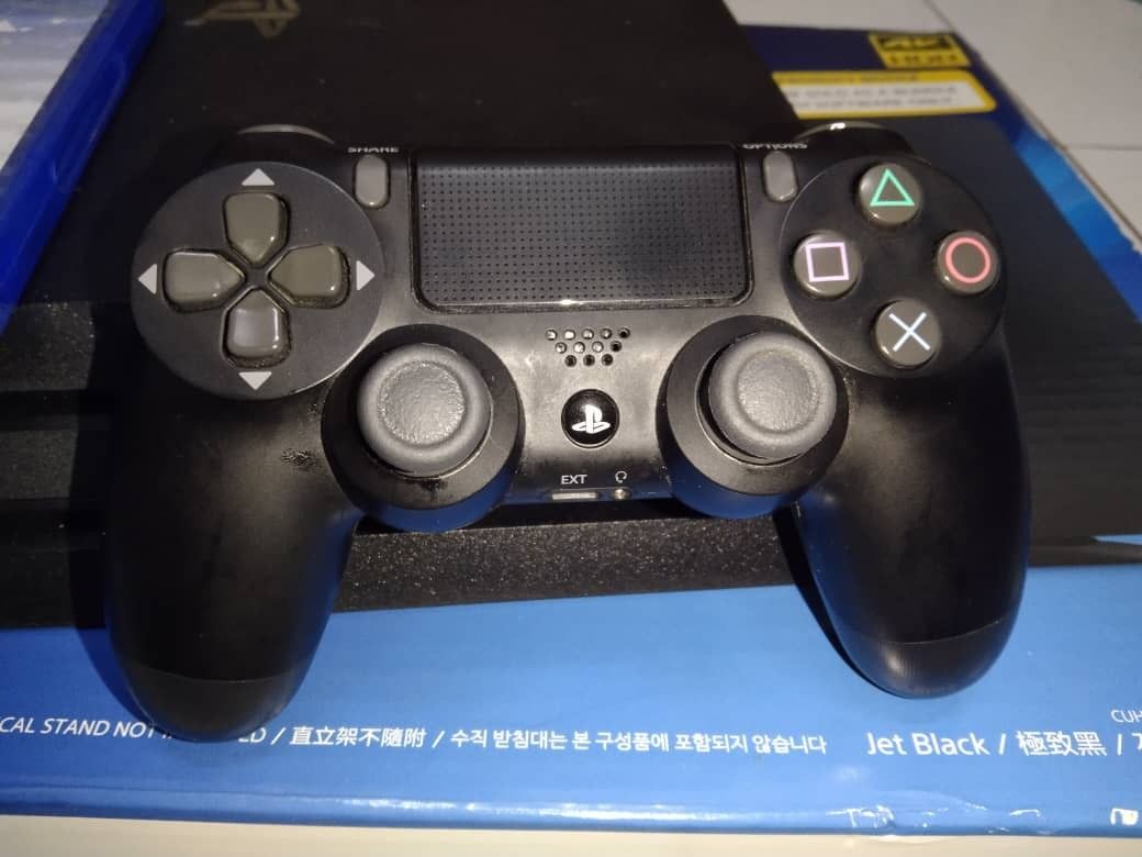 PS4 PRO 1TB 4K HD WITH 1XORIGINAL CONTROLLER SONY V2 BLACK AND 1XCD GAME HORIZON ZERO DAWN COMPLETE EDITION