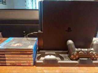 Ps4 slim with 6 cd games