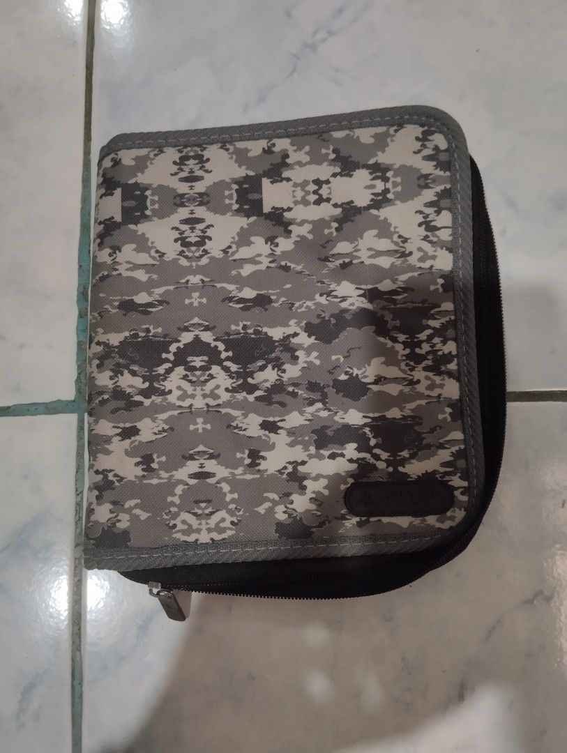 PS VITA (Free Games + Free Case) (Category: PlayStation) located in Cainta. Submitted by wolfzzz (Listing ID 1250357954, Image 2). Description: final price jailbroken (can reformat for u, just let me know), 60gb sd card, worn out rubber on left stick. rfs: i want a new mouse and headset bruh pm for additional info.