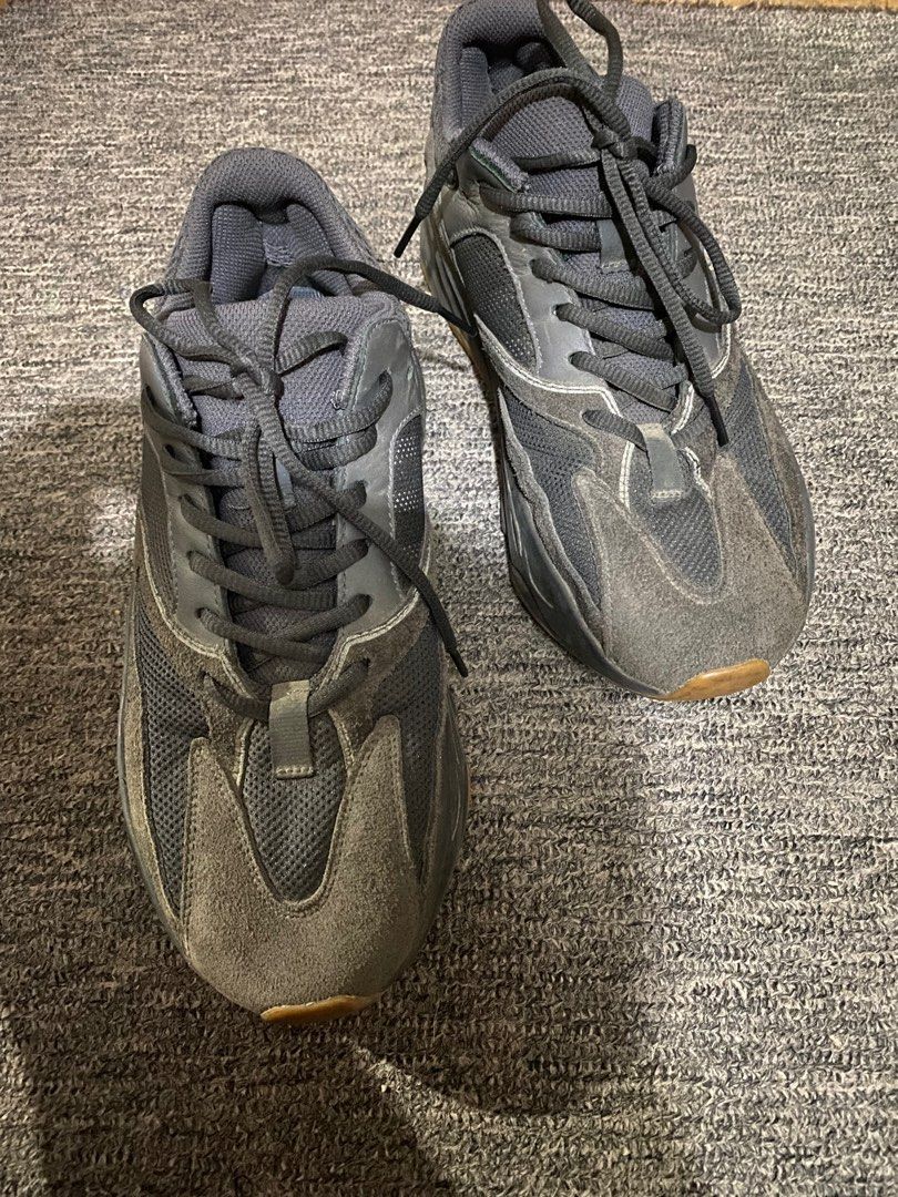 Yeezy 700 size 3 2025