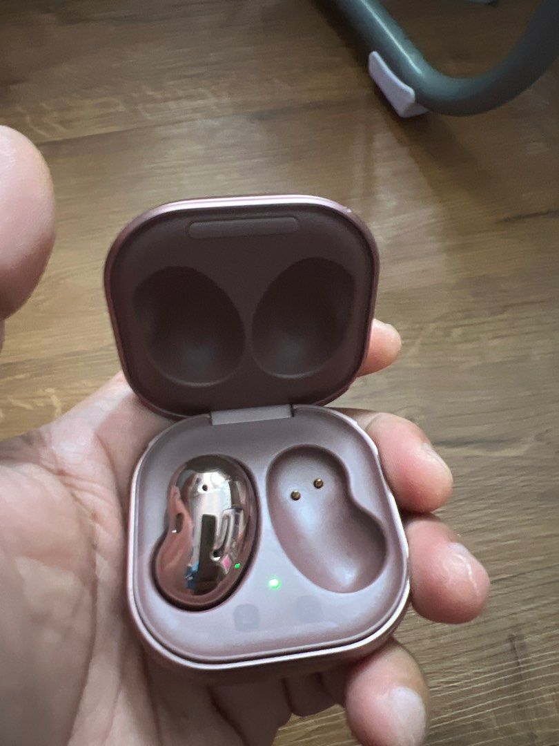 Samsung buds best sale live free