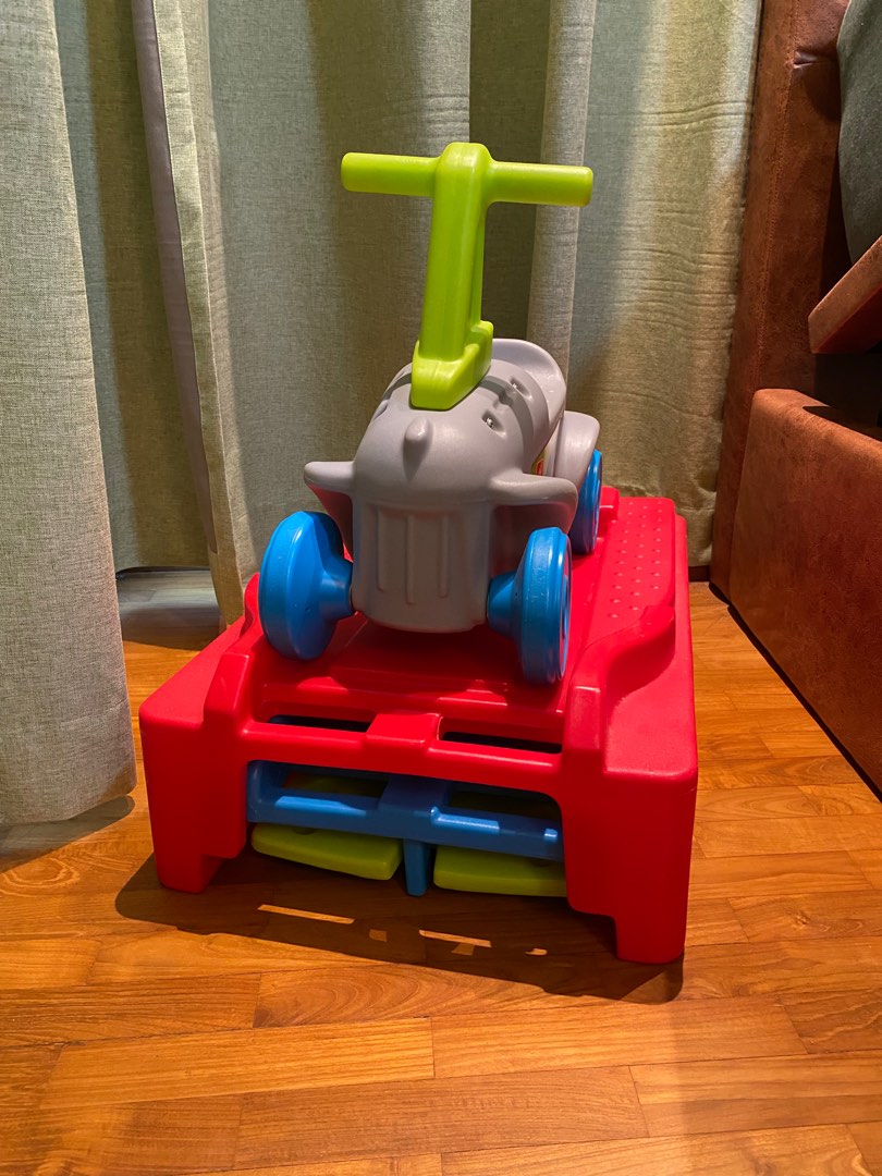 Step 2 outlet race away coaster