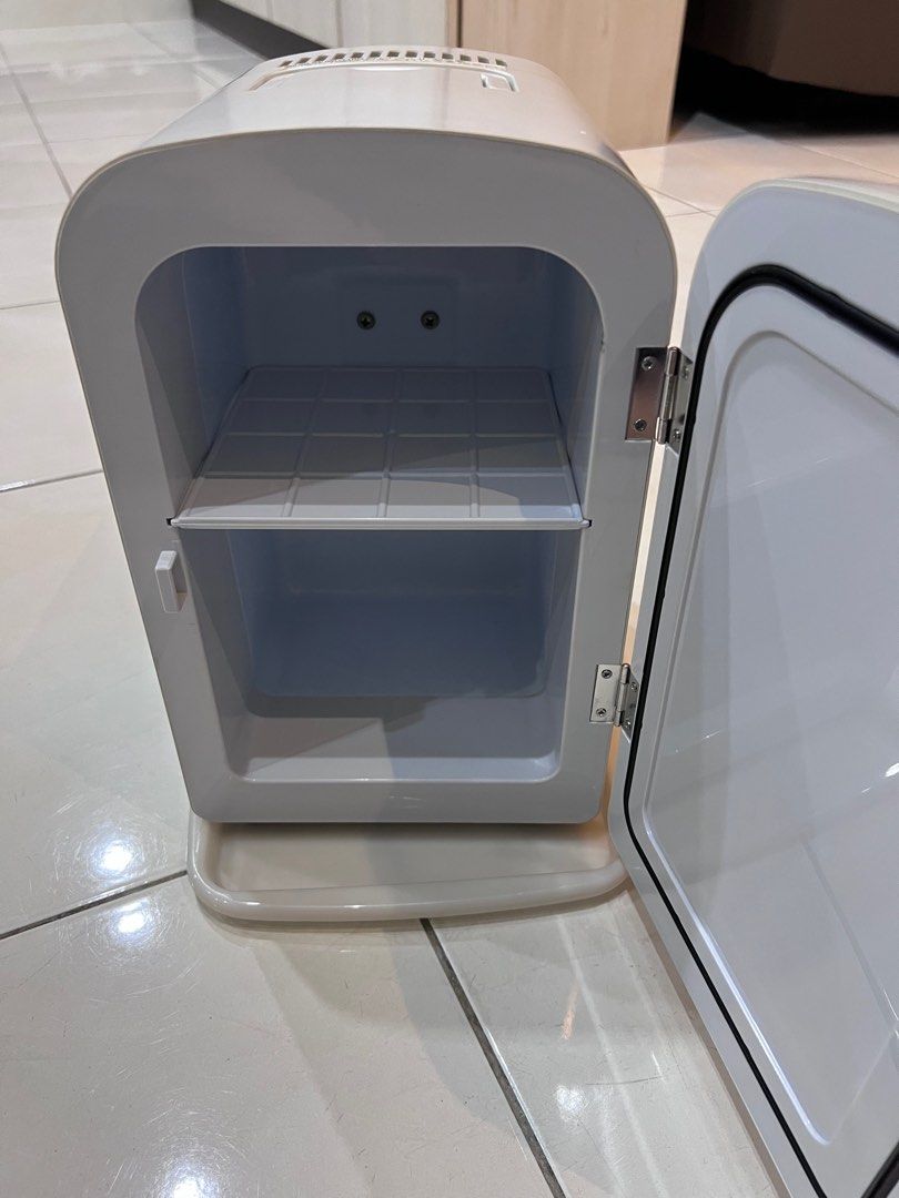 Thermoelectric cooler warmer
