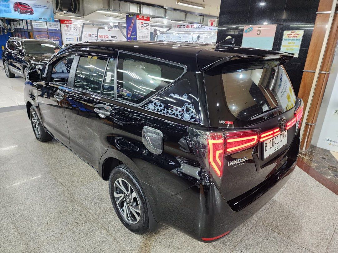 Toyota Kijang Innova Reborn V Luxury 2.0 At Special Edisi Iwan Tirta ...
