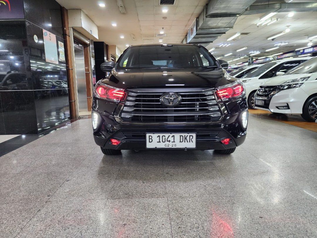 Toyota Kijang Innova Reborn V Luxury 2.0 At Special Edisi Iwan Tirta ...