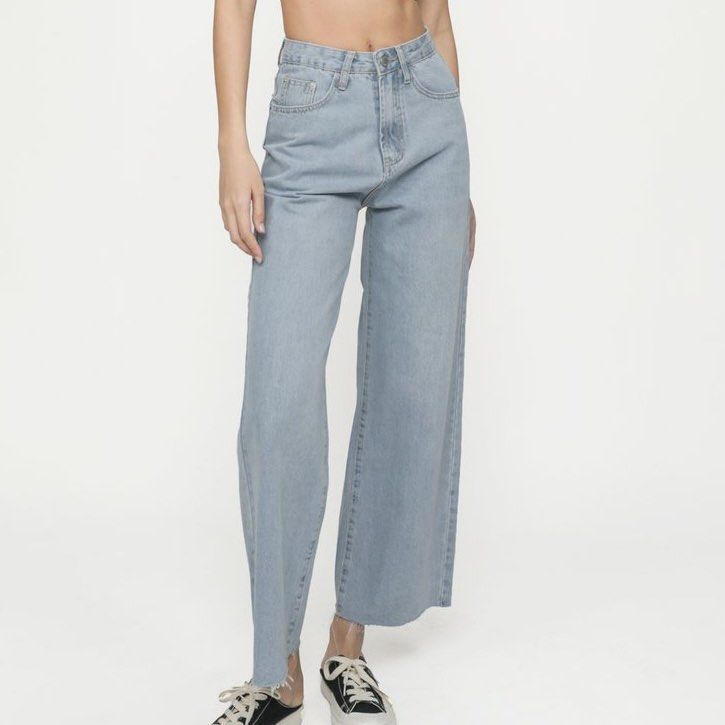 Frayed hem wide leg outlet jeans