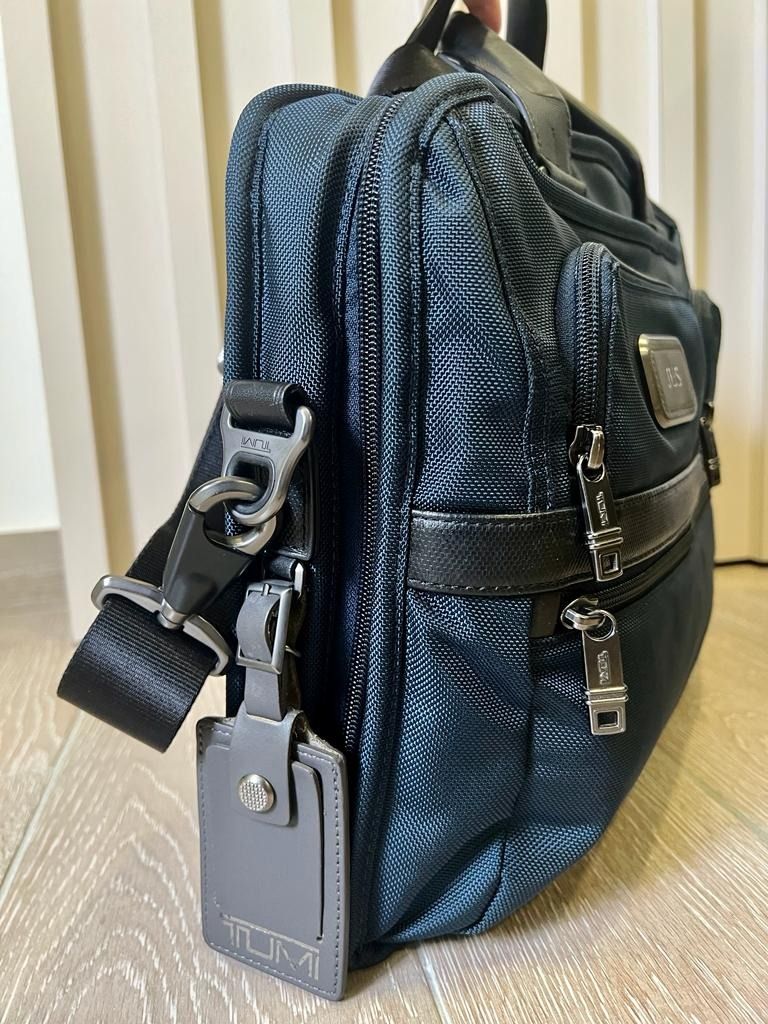 Tumi alpha 2 navy top