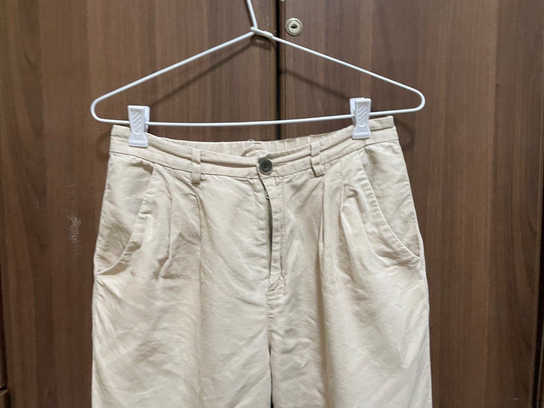 Uniqlo linen cotton pants (Category: Other Bottoms) located in Quezon City. Submitted by aaleys (Listing ID 1255223379, Image 2). Description: .