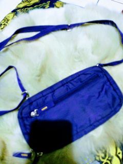 UNIQLO sling bag