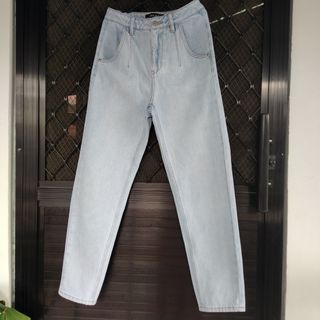 Urban Revivo Slimfit Mom Jeans/Pants