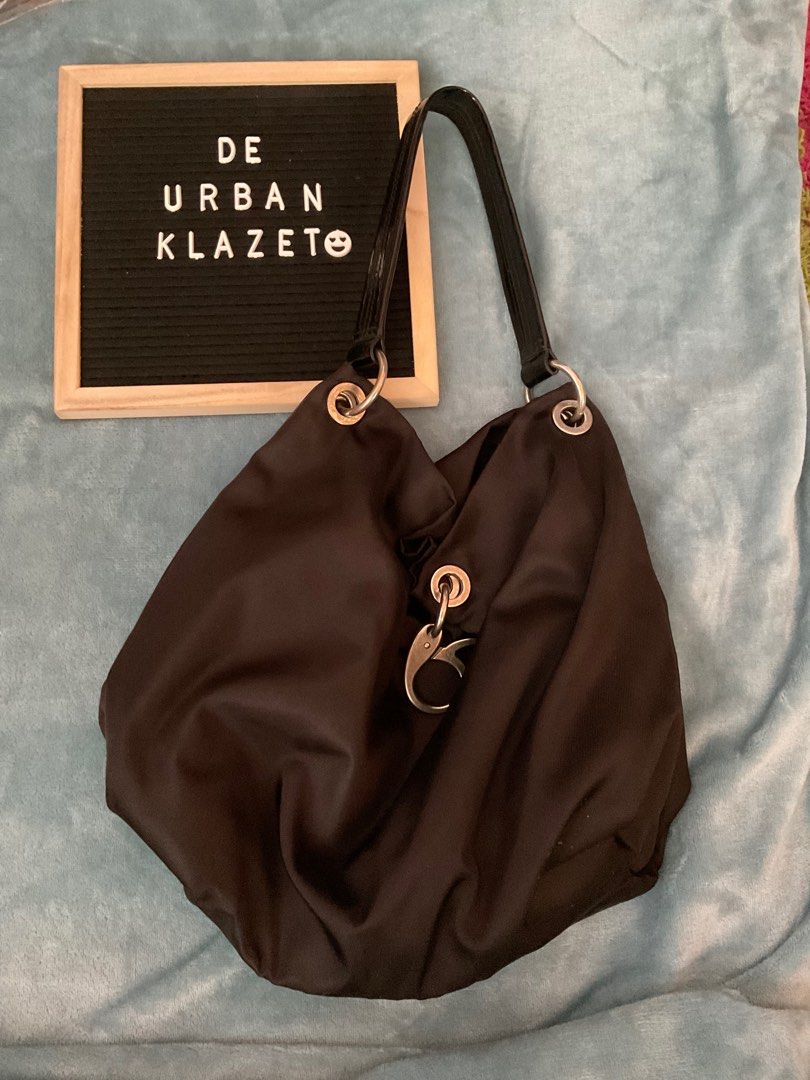 VERA WANG (Category: Luxury Bags & Wallets) located in Bulacan. Submitted by minimalistinsaturn (Listing ID 1255243582, Image 1). Description: +sf.
