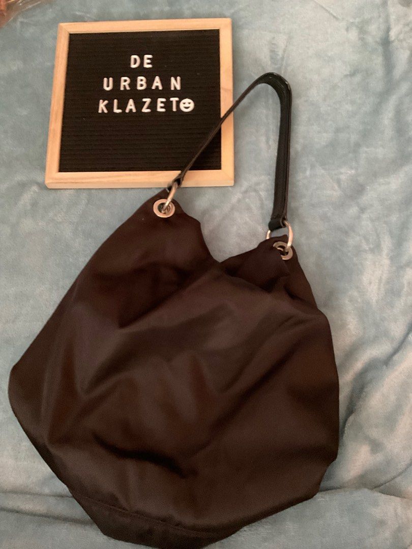 VERA WANG (Category: Luxury Bags & Wallets) located in Bulacan. Submitted by minimalistinsaturn (Listing ID 1255243582, Image 3). Description: +sf.