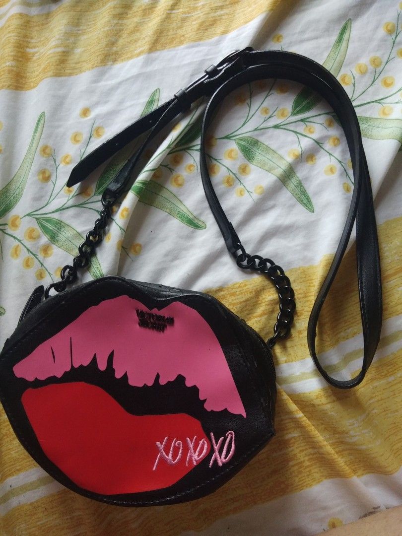 Xoxo crossbody bag outlet