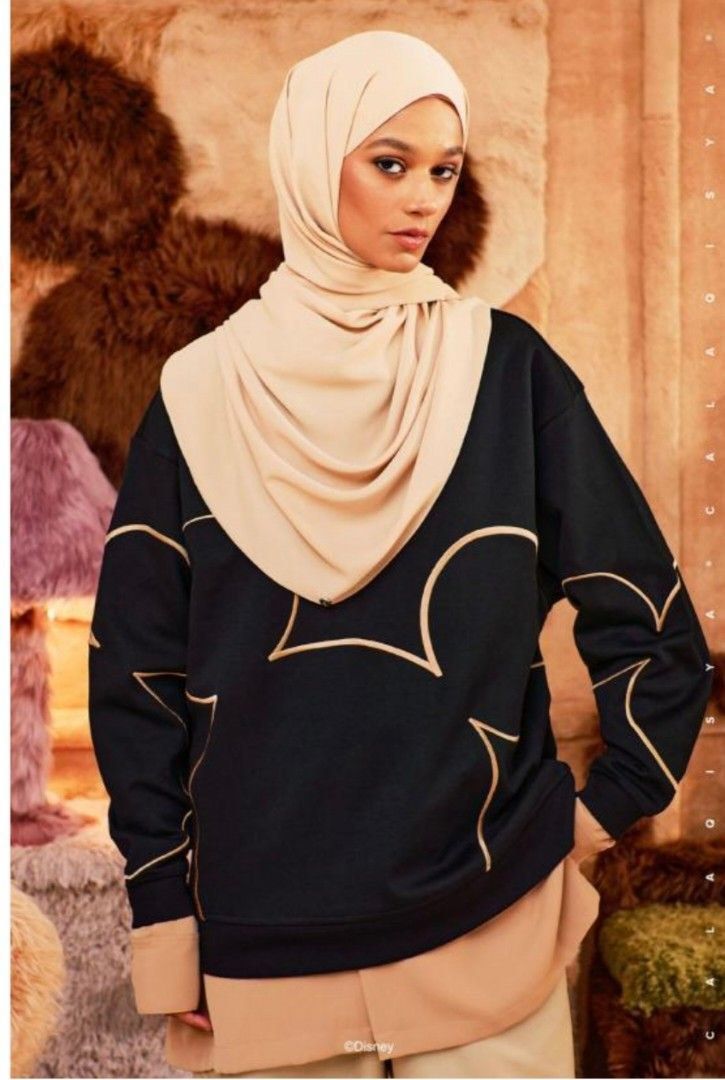 XL) Calaqisya x Mickey Sweatshirt Black, Women's Fashion, Tops, Shirts on  Carousell