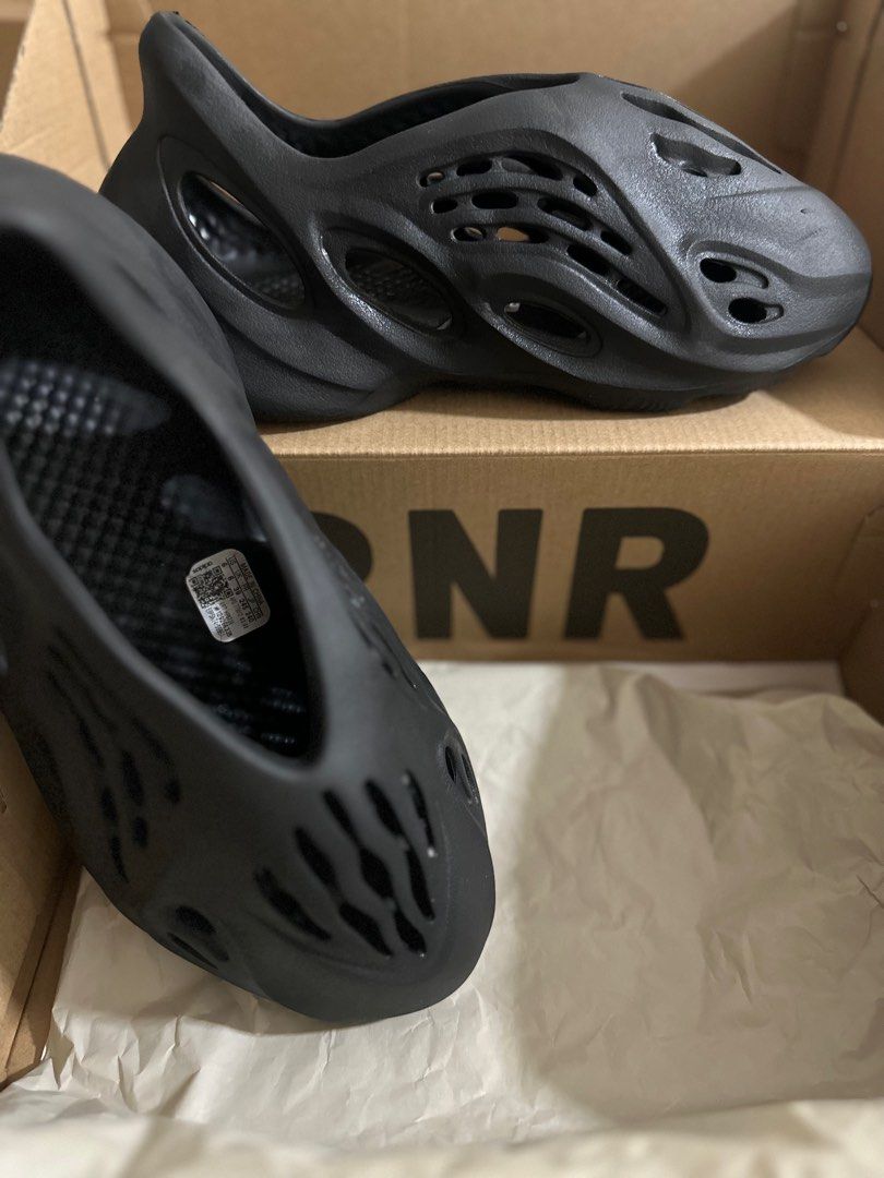 Yeezy Foam Runner Onyx, Men's Fashion, Footwear, Sneakers on Carousell