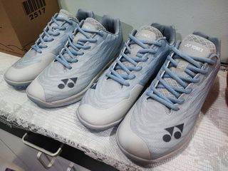 Yonex Aerus light blue badminton shoe