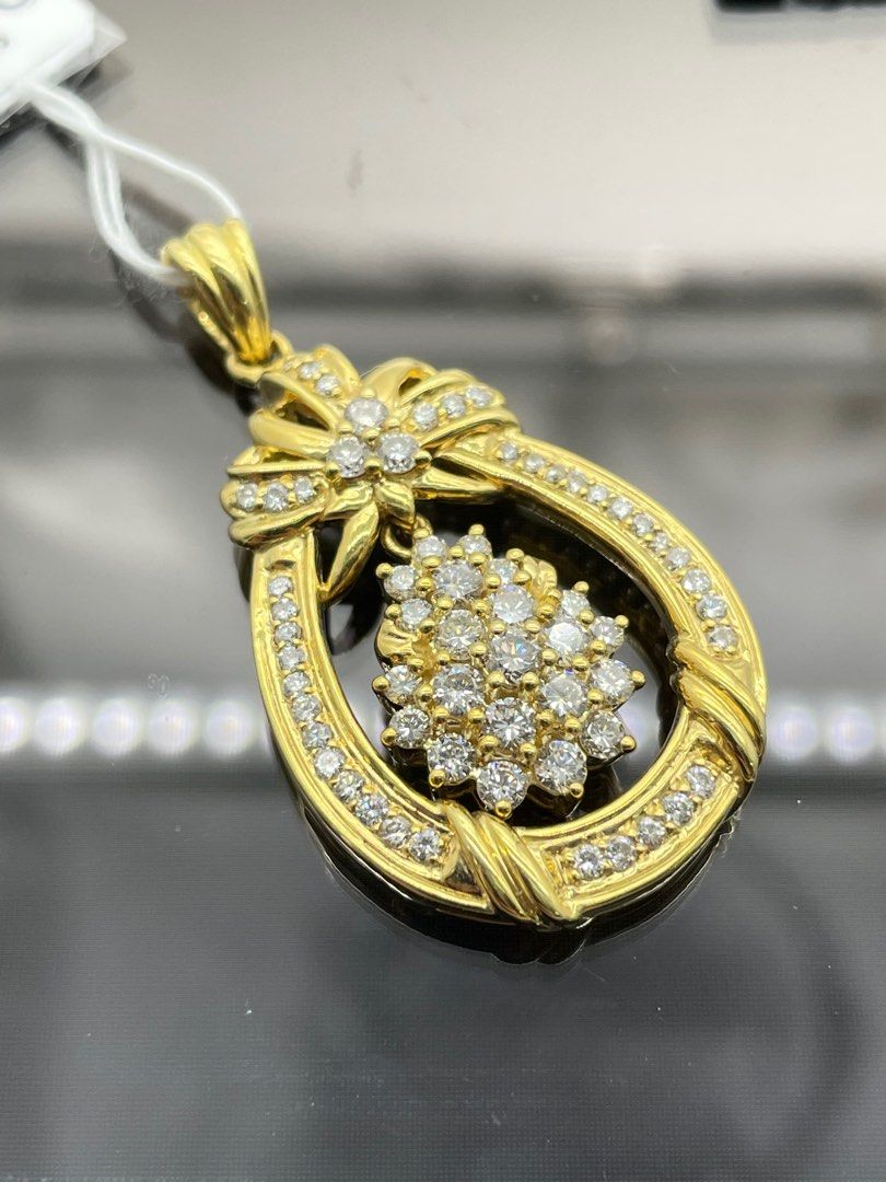 1.50 Carat Diamond Pendant set in 18k Yellow Gold with Cert