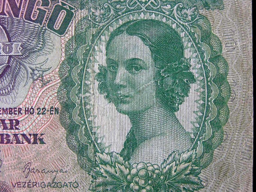 匈牙利鈔票-1936年匈牙利國家銀行(National Bank of Hungary)聖母聖嬰像, 匈牙利仕女及史提芬國王雕塑10賓戈(Pengo)鈔票,  興趣及遊戲, 收藏品及紀念品, 錢幣- Carousell