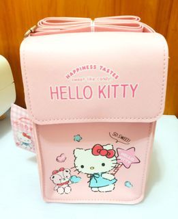 全新 正版 Hello Kitty 直式背帶萬用包 斜背包（磁扣）
