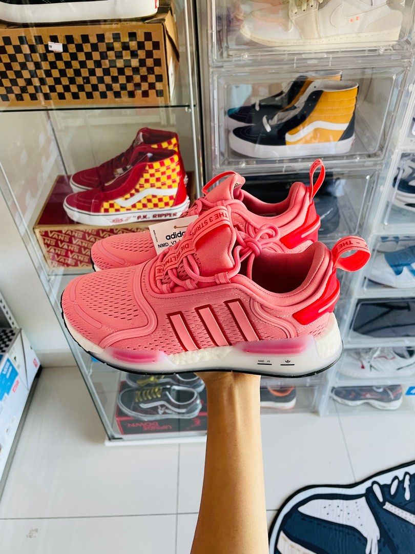 Peach color deals shoes adidas