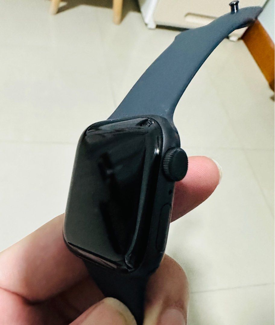 Olx apple best sale watch se