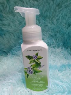 Authentic Bath and Body Works Foaming Hand Soap