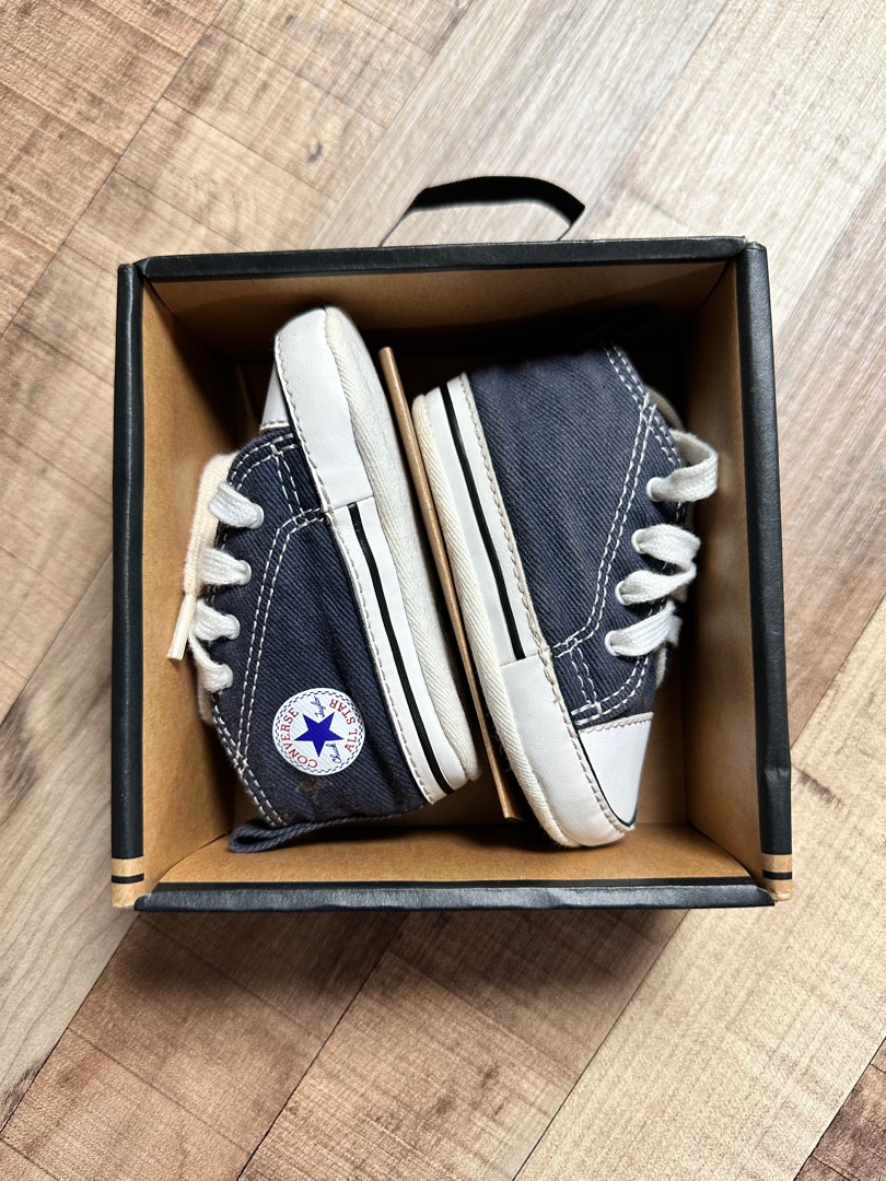 Newborn cheap converse booties
