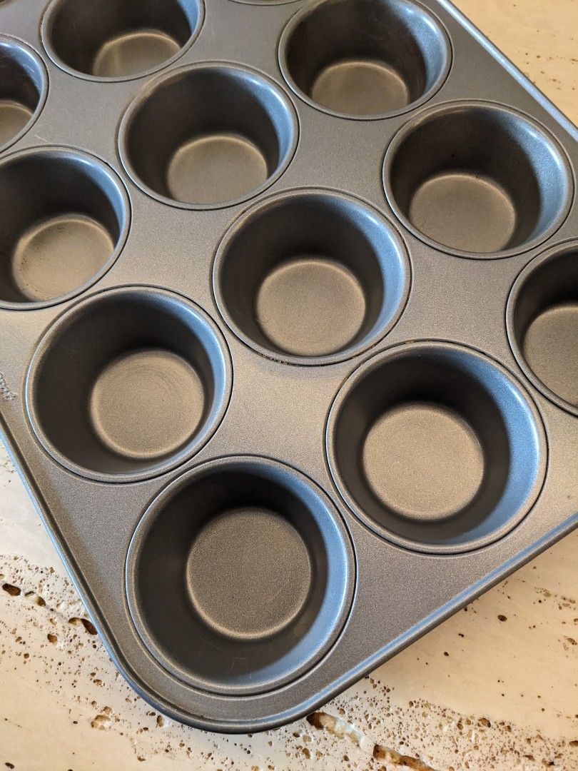 Baker's Secret Nonstick 12cup Muffin Pan - Superb Collection