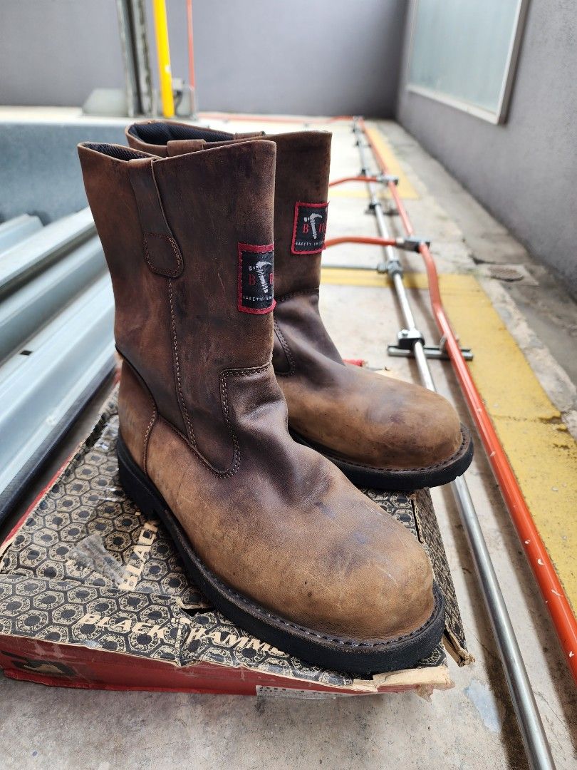 Black hammer boots deals
